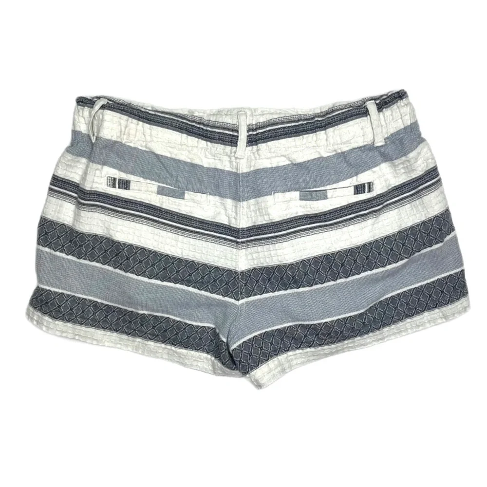 Lou & Grey Women's Tie Waist Gray Striped Shorts - Picture 2 of 7